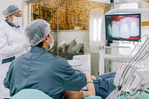 Check-up digital odontológico com câmera intrabucal